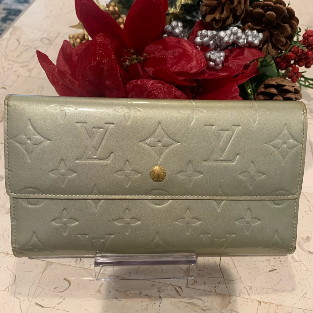Authentic Louis Vuitton Vernis Sarah International Wallet - Picture 10 of 14